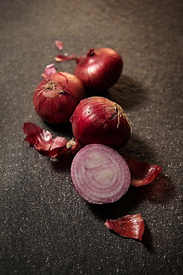 포토 JPG 스튜디오촬영 채소 스튜디오 양파 단면 실내 사람없음 아웃포커스 여러개 껍질 적양파 국내포토 다수 촬영기법 내부 파일형식