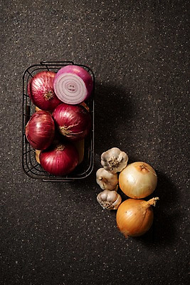 포토 JPG 스튜디오촬영 채소 스튜디오 양파 단면 실내 마늘 사람없음 하이앵글 바구니 여러개 적양파 플랫레이 국내포토 뷰포인트 다수 내부 플랫 파일형식