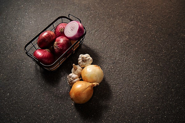 포토 JPG 스튜디오촬영 채소 스튜디오 양파 단면 실내 마늘 사람없음 바구니 여러개 적양파 국내포토 다수 내부 파일형식