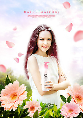 PSD 서양인 편집이미지 응시 여자 꽃잎 꽃 꽃밭 한명 들기 사람 초원 상반신 20대 성인 뷰티 팔짱 헤어용품 샴푸 트리트먼트 흩날리기 이미지편집 외국인 식물 1 시선 모션 청년 위생용품 미용용품 파일형식