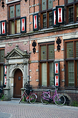 포토 JPG 해외이미지 도로 벽 건축양식 창문 벽돌 거리 주택 사람없음 건물 울타리 컬러풀 문 자전거 골동품 중세 역사 보행로 네덜란드 대문 옛날 해외202004 해외포토 건축물 건축 유럽 길 컬러 교통시설 담장 바이크 파일형식 이미지허브