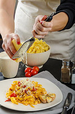 포토 JPG 해외이미지 접시 음식 포크 토마토 채소 탁자 파스타 건강 마늘 스파게티 관리 요리 사람없음 빨간색 요리사 식사 저녁식사 이탈리아 샐러드 우유 흰색 신선 체리 닫기 정상 지중해 참치 허브 후추 바질 점심식사 마카로니 바이오 파르팔레 펜네 핸드메이드 해외202004 해외포토 식물 직업 식기 유럽 바다 컬러 가구 과일 모션 유제품 서양음식 어류 향신료 파스타면 파일형식 이미지허브