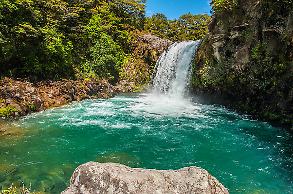 포토 JPG 해외이미지 파도 하늘색 모션 자연 풍경 사람없음 야외 물 여름 파란색 강 골짜기 힘 봄 폭포 흐름 바위 개울 황무지 떨어짐 뉴질랜드 분무기 마법 내추럴 강렬 웅장함 지질학 힘찬 해외202004 해외포토 자연요소 계절 교육 바다 컬러 컨셉 오세아니아 생태계 파일형식 이미지허브