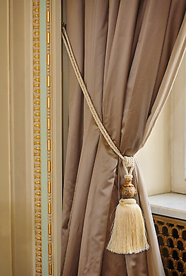 포토 JPG 해외이미지 디자인 밧줄 벽 창문 주택 미술 이벤트 사람없음 내부 장식 빛 갈색 노란색 공연 방 무대 축하 직물 커튼 발표 클래식 고급 우아함 실크 영화관 극장 질감 복고 쇼 오케스트라 앞머리 엘리먼트 스타일 벨벳 해외202004 해외포토 헤어스타일 줄 컬러 컨셉 문화예술 건물 악단 파일형식 이미지허브