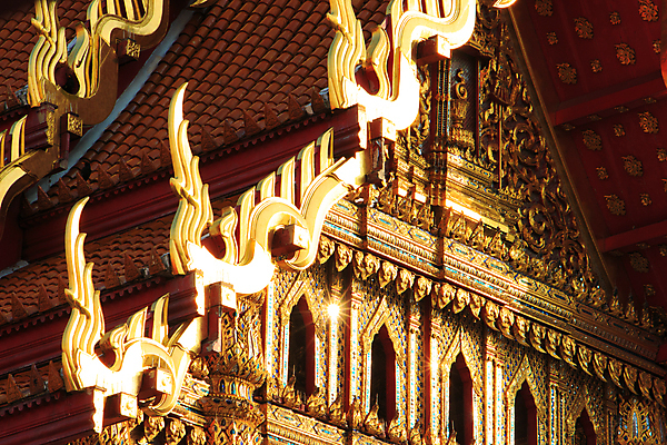 포토 JPG 해외이미지 전통 디자인 외관 아시아 종교 문화 여행 패턴 불교 건축양식 부분 태국 유리 하늘 지붕 미술 동양인 사람없음 건물 장식 조각상 흰색 사찰 화려 황금 엘리먼트 스타일 해외202004 해외포토 건축물 건축 나라 컬러 컨셉 무늬 종교건축 재질 문화예술 인종 조형물 파일형식 이미지허브