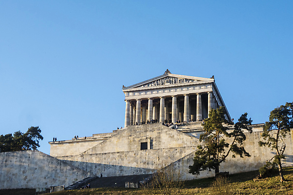 포토 JPG 해외이미지 유럽 벽 여행 건축양식 하늘 독일 사람없음 건물 파란색 맑음 바위 사찰 역사 건축가 왕 대리석 사자자리 기념물 남쪽 그리스인 I 관심 다뉴브강 바이에른 해외202004 해외포토 서양인 직업 건축물 알파벳 건축 나라 컬러 재료 종교건축 날씨 별자리 돌_바위 방향 파일형식 이미지허브