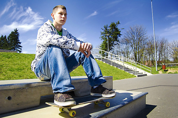 포토 JPG 해외이미지 주간 전신 남자 하늘 한명 앉기 성인 야외 계단 스케이트보드 스케이터 성인남자한명만 해외202004 해외포토 자연요소 1 모션 운동선수 사람 보드_스포츠 남자한명만 성인남자만 파일형식 이미지허브