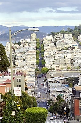 포토 JPG 해외이미지 공원 여행 곡선 자동차 거리 주택 경사 사람없음 장식 도시풍경 여행객 정원 미국 일몰 도시 만 황금 8 언덕 오르기 캘리포니아 지역 타운 단계 남쪽 내추럴 굴곡 샌프란시스코 서쪽 인기 해외202004 해외포토 공공시설 선 육상교통 북아메리카 모션 사람 풍경 건물 숫자 노을 방향 파일형식 이미지허브