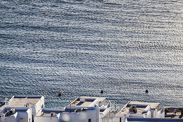 포토 JPG 해외이미지 전통 유럽 문화 바다 섬 여행 건축양식 휴가 주택 파노라마 풍경 사람없음 야외 건물 물 여름 파란색 도시풍경 여행객 마을 항구 풍차 흰색 지중해 그리스 장면 지역 포트 타운 산토리니 그리스인 미코노스섬 해외202004 해외포토 자연요소 서양인 건축물 계절 건축 나라 컬러 교통시설 촬영기법 사람 도시 파일형식 이미지허브