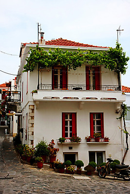 포토 JPG 해외이미지 꽃 문화 여행 건축양식 주택 협상 사람없음 빨간색 파란색 흰색 역사 지중해 타운 스타일 해외202004 튀르키예 해외포토 식물 건축 아시아 바다 컬러 비즈니스 건물 도시 파일형식 이미지허브