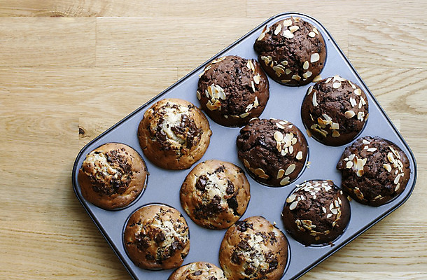 포토 JPG 해외이미지 음식 재료 디저트 따뜻함 요리 사람없음 케이크 초콜릿 카페 빵집 껍질 대접 신선 닫기 달콤 맛 설탕 컵케이크 굽기 메뉴 머핀 아몬드 칼로리 성분 코코아 핸드메이드 해외202004 해외포토 음료 빵 컨셉 모션 상점 견과류 구이 파일형식 이미지허브