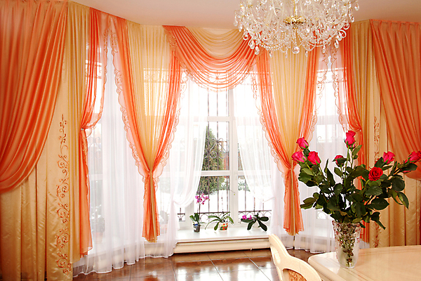 포토 JPG 해외이미지 디자인 꽃 가구 패턴 벤치 건축양식 창문 베개 주택 실내 사람없음 내부 장식 장미 주방 카펫 방 침대 램프 커튼 고급 우아함 천장 샹들리에 해외202004 해외포토 식물 건축 생활용품 컨셉 무늬 의자 침구 조명 건물 파일형식 이미지허브