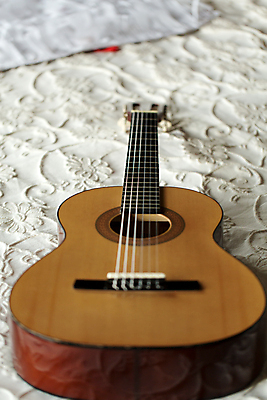 포토 JPG 해외이미지 줄 음악 백그라운드 단풍 신체 노래 놀이 미술 사람없음 목재 장식 빛 우주 소리 콘서트 공연 기구 기타 구멍 분위기 클래식 묘사 심플 오디오 목 내추럴 고립 뮤지컬 스페인어 옛날 플라멩코 카피스페이스 해외202004 해외포토 나무 예술 컨셉 잎 재료 현악기 문화예술 이벤트 신체부위 전자제품 공백 세계문화유산 파일형식 이미지허브