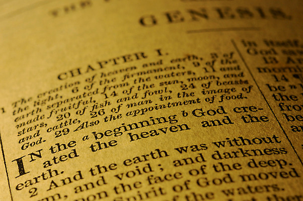 포토 JPG 해외이미지 1 디자인 기독교 종교 지구 창조 사람없음 책 단어 빛 노란색 교회 믿음 정원 성경 수확 골동품 영혼 역사 왕 소중 페이지 신성 천국 빅토리아 옛날 지능 처음 해외202004 해외포토 문자 감정 컬러 컨셉 농업 종교용품 종교건축 건물 파일형식 이미지허브