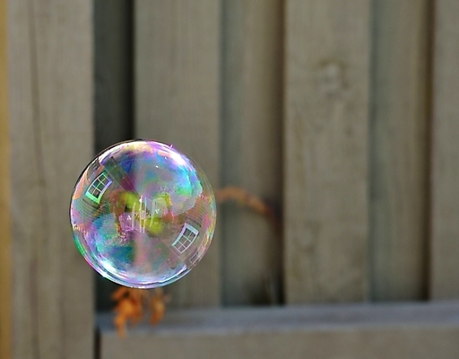 포토 JPG 해외이미지 손 무지개 놀이 하늘 바람 전등 사람없음 물 빛 장난감 태양 반사 거품 비누 파열 타격 해외202004 해외포토 자연요소 모션 날씨 조명 신체부위 위생용품 파일형식 이미지허브