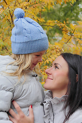 포토 JPG 해외이미지 백인 여자 딸 유럽 어린이 가족 엄마 사랑 사람 두명 흰색 해외202004 해외포토 서양인 감정 나라 컬러 관계 파일형식 이미지허브