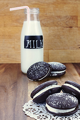 포토 JPG 해외이미지 음식 백그라운드 디저트 샌드위치 사탕 사람없음 목재 세로 갈색 쿠키 케이크 초콜릿 얼음 우유 흰색 대접 그룹 달콤 맛 정크푸드 상품 설탕 굽기 가득함 크림 오브젝트 그림 밀짚 폭식 바닐라 슈가파우더 많음 해외202004 해외포토 자연요소 나무 컬러 컨셉 재료 유제품 짚 구이 파일형식 이미지허브