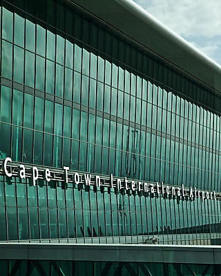 포토 JPG 해외이미지 여행 건축양식 창문 아프리카 자동차 하늘 지붕 사람 사람없음 건물 초록색 반사 기다림 공항 서비스 지역 유지 대패 케이프타운 해외202004 해외포토 건축물 건축 나라 육상교통 컬러 교통시설 모션 남아프리카공화국 파일형식 이미지허브