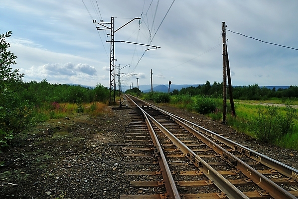 포토 JPG 해외이미지 구름 도로 교통시설 사람없음 여름 철 부식 철사 철강 해외202004 해외포토 자연요소 계절 길 교통 시설 파일형식 이미지허브