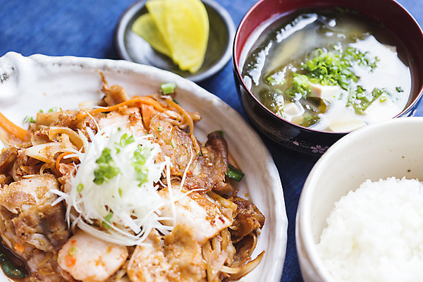 포토 JPG 해외이미지 전통 접시 음식 백그라운드 겨울 다이어트 채소 재료 고추 밥 한국 건강 육류 돼지고기 요리 동양인 사람없음 빨간색 세트 일본 식사 치킨 중국 흰색 뜨거움 닫기 수프 냄비 먹기 향신료 매움 양배추 볶음 피클 발효 후추 생강 채식주의자 총각무 해외202004 해외포토 식기 계절 아시아 컬러 식재료 모션 인종 맛 솥 무 채식 닭고기요리 절임 향미료 파일형식 이미지허브