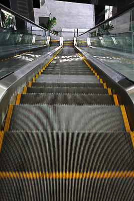 포토 JPG 해외이미지 비즈니스 건축양식 모션 태국 유리 지붕 추상 바닥 실내 사람없음 내부 사무실 반사 계단 금속 산책 도시 복도 전철 역 공항 쇼핑몰 입장 속도 통로 출퇴근 리프트 에스컬레이터 일반 단계 방법 블러 철강 해외202004 해외포토 건축 아시아 육상교통 무늬 교통시설 재질 휴식 대중교통 파일형식 이미지허브