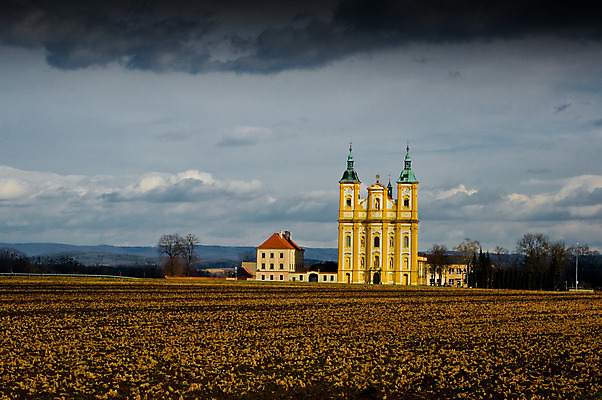 포토 JPG 해외이미지 기독교 건축양식 사람없음 건물 성당 교회 믿음 탑 성경 기도 사찰 예수 영혼 중세 성자 축복 신성 체코 첨탑 천연기념물 순례자 신앙심 옛날 모라비아 해외202004 해외포토 건축물 건축 감정 유럽 종교 컨셉 종교용품 종교건축 신_종교 역사 파일형식 이미지허브