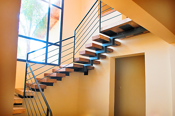 포토 JPG 해외이미지 디자인 패턴 건축양식 창문 조명 새로움 주택 프레임 실내 사람없음 내부 목재 계단 재산 단계 업그레이드 줄서기 진짜 해외202004 해외포토 나무 건축 컨셉 무늬 재료 모션 건물 금융 파일형식 이미지허브