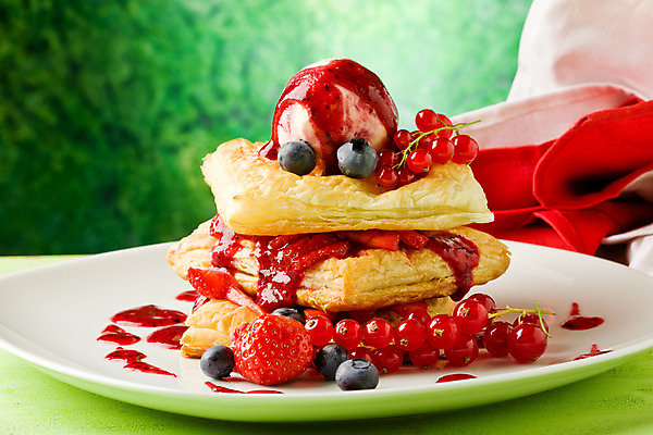 포토 JPG 해외이미지 열매 음식 딸기 아이스크림 디저트 사람없음 추위 신선 최고 체리 달콤 맛 민트 냅킨 블루베리 산딸기 건강식 고립 페스츄리 해외202004 해외포토 식물 빵 컨셉 과일 허브 파일형식 이미지허브