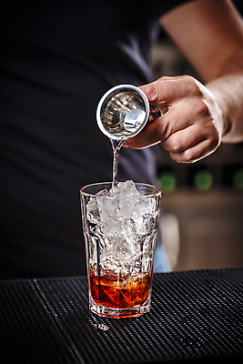 포토 JPG 해외이미지 음료 주류 사람없음 얼음 알코올 액체 위스키 해외202004 해외포토 자연요소 파일형식 이미지허브