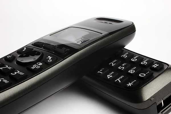 포토 JPG 해외이미지 비즈니스 통신 버튼 대화 사람없음 전자제품 스마트폰 장비 터치 센터 은색 연결 무선전화기 전화기 무선 수화기 통화 다이얼 목소리 소통 지원 키패드 타종 해외202004 해외포토 컬러 컨셉 모션 말하기 핸드폰 스마트기기 종 파일형식 이미지허브