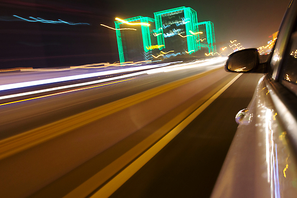 포토 JPG 해외이미지 아시아 도로 길 여행 이동 곡선 건축양식 교통시설 모션 자동차 거리 사람없음 건물 빛 도시풍경 중국 어둠 운전 레이싱 도시 고속도로 도심 야간 저녁 소프트포커스 아스팔트 속도 역동적 네온 장면 베이징 타운 방법 블러 자동 해외202004 해외포토 자연요소 건축물 건축 나라 선 육상교통 교통 컨셉 촬영기법 풍경 시합 시설 파일형식 이미지허브