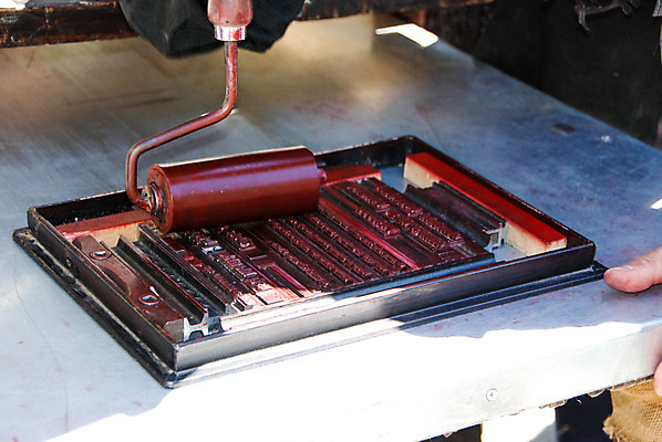 포토 JPG 해외이미지 전통 알파벳 종이 비즈니스 텍스트 통신 타이포그라피 사람없음 단어 사무실 금속 블록 메시지 플랫 인쇄 편지 철 오브젝트 복고 언론 타자기 타입 옛날 스타일 해외202004 해외포토 문자 영어 재질 골동품 파일형식 이미지허브