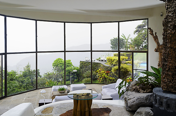 포토 JPG 해외이미지 나무 식물 가구 의자 탁자 사람없음 관광지 소파 안개 램프 시원함 휴양지 해외202004 해외포토 여행 생활용품 날씨 조명 장소 파일형식 이미지허브