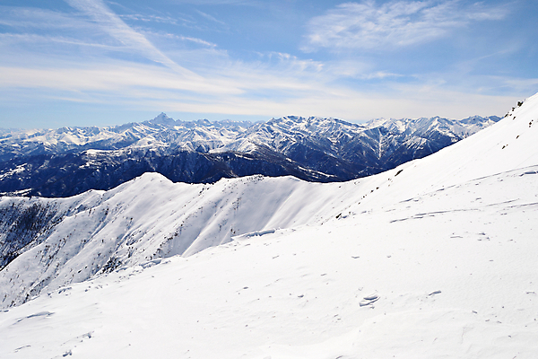 포토 JPG 해외이미지 구름 계절 스포츠 겨울 자연 하늘 휴식 산 파노라마 풍경 사람없음 야외 가로 파란색 햇빛 계곡 냉동 침묵 이탈리아 추위 탐험 흰색 순수 빙하 서리 산봉우리 산기슭 산맥 해외202004 해외포토 자연요소 유럽 컬러 컨셉 촬영기법 태양 소리 생태계 봉우리 파일형식 이미지허브