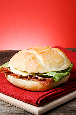 포토 JPG 해외이미지 접시 음식 빵 조각 백그라운드 잎 치즈 함께함 샌드위치 돼지고기 요리 사람없음 파란색 수건 식사 저녁식사 이탈리아 흰색 신선 먹기 크림 냅킨 바질 덩어리 점심식사 고립 블루치즈 살라미 식품점 해외202004 해외포토 식물 식기 유럽 컬러 컨셉 모션 유제품 육류 위생용품 상점 파일형식 이미지허브