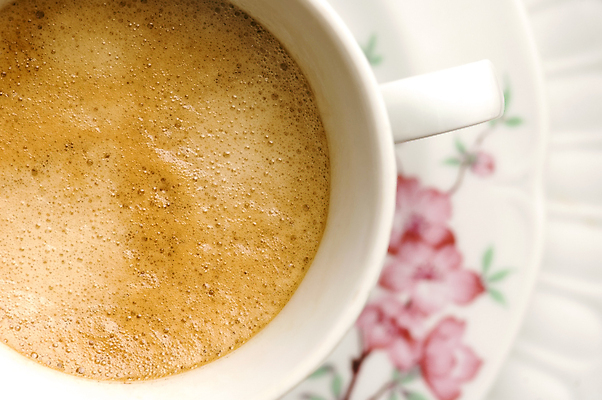 포토 JPG 해외이미지 커피 음료 잎 패턴 사람없음 컵 한개 갈색 흰색 뜨거움 액체 커피잔 컵받침 흰배경 향기 카푸치노 고립 라떼 카페인 해외202004 해외포토 식물 1 식기 컬러 백그라운드 무늬 잔 받침대 냄새 파일형식 이미지허브