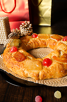 포토 JPG 해외이미지 전통 계절 유럽 크리스마스 디저트 요리 사람없음 세로 케이크 축제 대접 원형 달콤 굽기 베이글 스페인어 해외202004 해외포토 도형 기념일 나라 음식 빵 맛 구이 파일형식 이미지허브