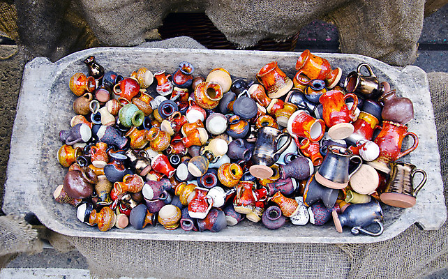 포토 JPG 해외이미지 접시 유럽 음료 음식 백그라운드 비즈니스 거리 미술 사람없음 목재 컬러풀 꽃병 기구 조끼 항아리 도자기 그룹 시장 냄비 작음 오브젝트 기념품 점토 공평 유리주전자 리투아니아 핸드메이드 많음 해외202004 해외포토 나무 식기 꽃 나라 컬러 컨셉 재료 유리 주전자 문화예술 외투 솥 크기 파일형식 이미지허브