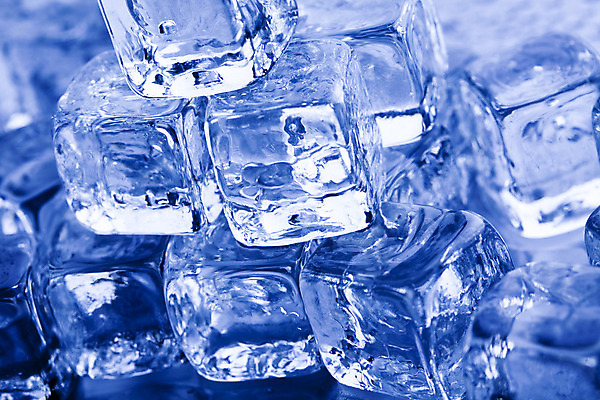 포토 JPG 해외이미지 음료 사람없음 파란색 얼음 블록 투명 액체 시원함 크리스탈 큐브 정사각형 고체 해외202004 해외포토 자연요소 도형 컬러 광석 파일형식 이미지허브