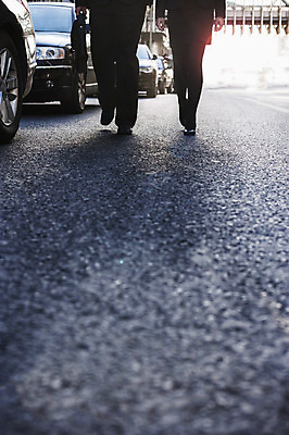 포토 JPG 해외이미지 여자 서류가방 회사 비즈니스 자동차 함께함 정장 20대 야외 두명 건물 세로 컬러풀 걷기 중국 잡기 직장인 비즈니스맨 비즈니스우먼 동료 옷입기 베이징 시티라이프 카피스페이스 해외202004 해외포토 직업 라이프스타일 건축물 옷 남자 아시아 육상교통 컬러 컨셉 가방 관계 모션 사람 청년 공백 파일형식 이미지허브