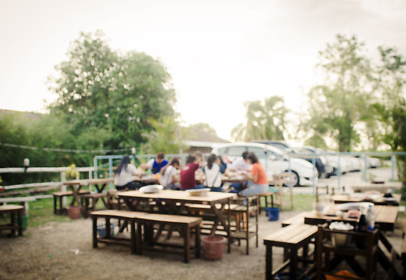 포토 JPG 해외이미지 음식 의자 가족 사람없음 야외 파티 고객 해외202004 해외포토 가구 관계 이벤트 파일형식 이미지허브