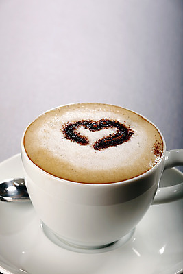 포토 JPG 해외이미지 그릇 식기 행복 커피 음료 사랑 사람없음 컵 갈색 초콜릿 거품 우유 흰색 하트 커피잔 카푸치노 따뜻한음료 해외202004 해외포토 모양 감정 컬러 디저트 잔 유제품 파일형식 이미지허브