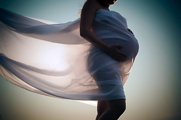 포토 JPG 해외이미지 백인 손 여자 행복 신체 가족 포옹 엄마 새로움 건강 사랑 서기 사람 사람없음 희망 침묵 임산부 임신 만지기 터치 육아 흰색 아기 잡기 기다림 예측 피부 준비 팔 시트 베일 고립 돌봄 해외202004 해외포토 서양인 감정 컬러 컨셉 관계 안기 모션 신체부위 소리 파일형식 이미지허브