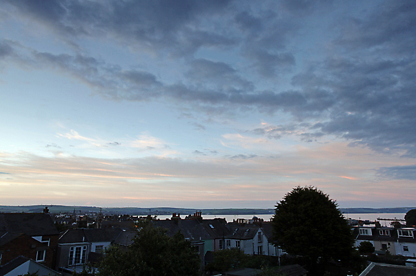 포토 JPG 해외이미지 식물 영어 꽃 유럽 여행 백그라운드 잎 건축양식 자연 하늘 잉글랜드 주택 풍경 사람없음 건물 초록색 여름 정원 맑음 도시 시골집 해외202004 해외포토 문자 건축물 계절 건축 나라 컬러 날씨 영국 생태계 파일형식 이미지허브