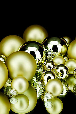 포토 JPG 해외이미지 크리스마스장식 크리스마스 검은배경 실내 사람없음 연두색 오브젝트 오너먼트 해외202004 해외포토 기념일 백그라운드 내부 초록색 검은색 파일형식 이미지허브