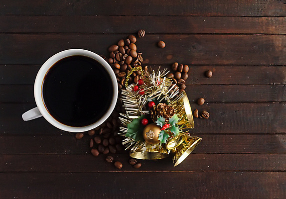 포토 JPG 해외이미지 커피 음료 백그라운드 컨셉 크리스마스 겨울 공 휴가 새해 콩 기념 3 선물 사람없음 목재 컵 장난감 노란색 어둠 희망 놀람 카페 장식볼 원두 종 흰색 시골 뜨거움 황금 플랫 향 에스프레소 아라비카 카피스페이스 해외202004 해외포토 나무 식기 계절 기념일 감정 컬러 재료 곡류 표정 장식 상점 공백 파일형식 이미지허브