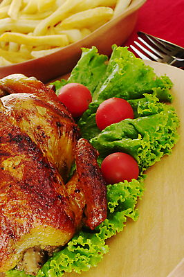 포토 JPG 해외이미지 식기 음식 포크 토마토 감자 육류 사람없음 목재 빨간색 세로 초록색 식사 저녁식사 치킨 튀김 칼 그릴 상추 굽기 피부 준비 점심식사 해외202004 해외포토 나무 컬러 채소 식재료 재료 주방용품 신체부위 구이 닭고기요리 파일형식 이미지허브