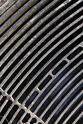 포토 JPG 해외이미지 접시 선 백그라운드 패턴 표면 추상 새로움 바닥 경비 사람없음 반사 금속 검은색 힘 덮개 흰색 도시 바 구멍 거친 전철 철 감옥 부식 질감 창살 그런지 땅바닥 옛날 철강 하수 해외202004 해외포토 식기 육상교통 컬러 컨셉 무늬 재질 대중교통 안전 물 뚜껑 보호 파일형식 이미지허브