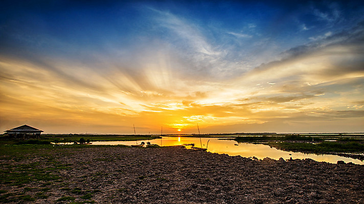 포토 JPG 해외이미지 호수 바다 여행 백그라운드 자연 낚시 항해 사람없음 야외 물 여름 파란색 빛 태양 반사 침묵 일몰 기쁨 황금 야간 저녁 파라다이스 해외202004 해외포토 자연요소 계절 감정 컬러 배_교통 레저 노을 소리 생태계 파일형식 이미지허브