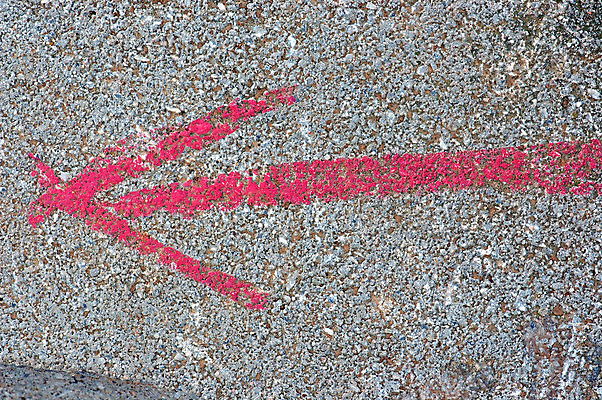 포토 JPG 해외이미지 분홍색 백그라운드 컨셉 패턴 자연 표면 추상 화살 사람없음 가리킴 거친 그리기 방향 심볼 묘사 사인 분필 질감 내추럴 그런지 해외202004 해외포토 컬러 무늬 모션 손짓 초크 생태계 파일형식 이미지허브